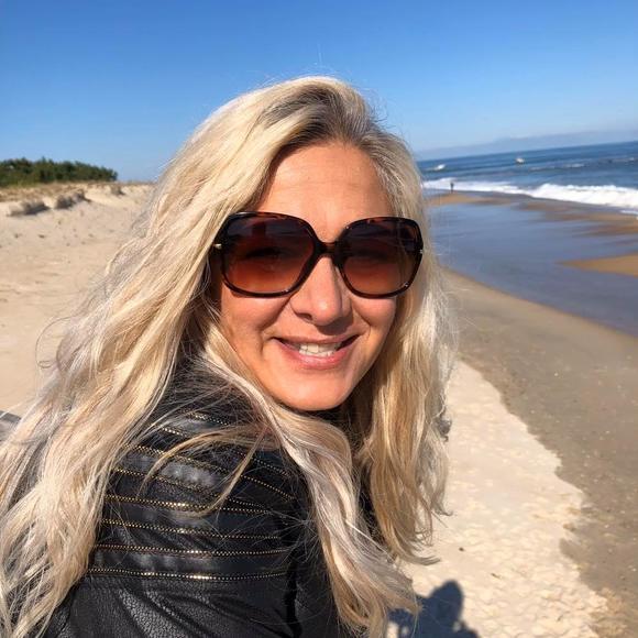 Meet your Posher, Ann - Picture 1 of 1